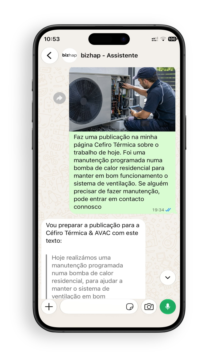 Conversa de WhatsApp num telemóvel a criar uma publicação para a página da empresa